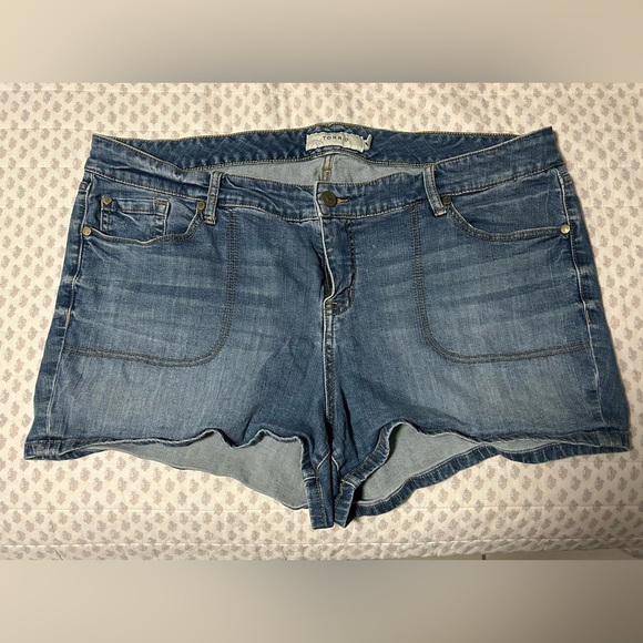 TORRID JEAN SHORTS SIZE 22 - Picture 1 of 3